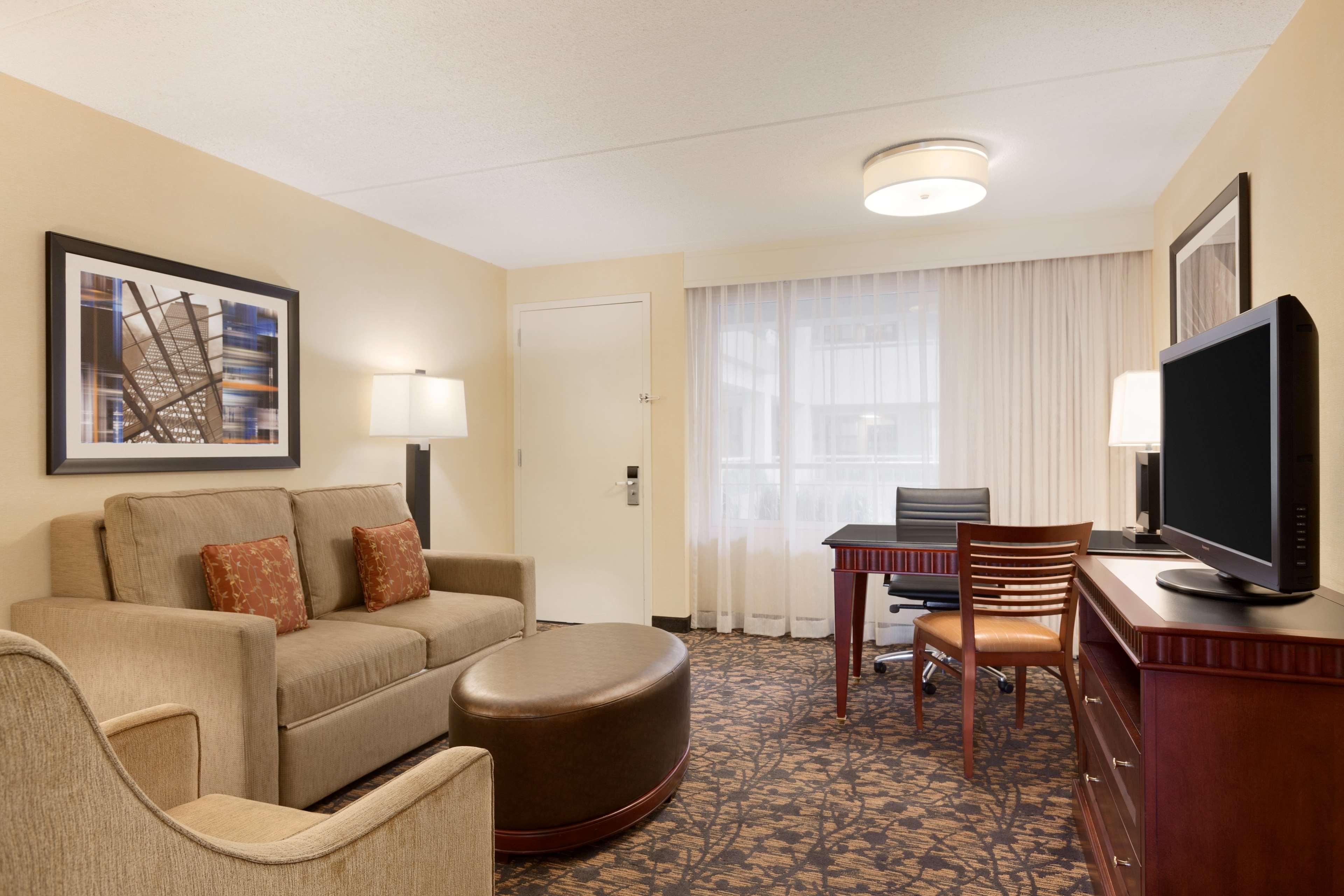 Embassy Suites By Hilton Boston Waltham Bagian luar foto